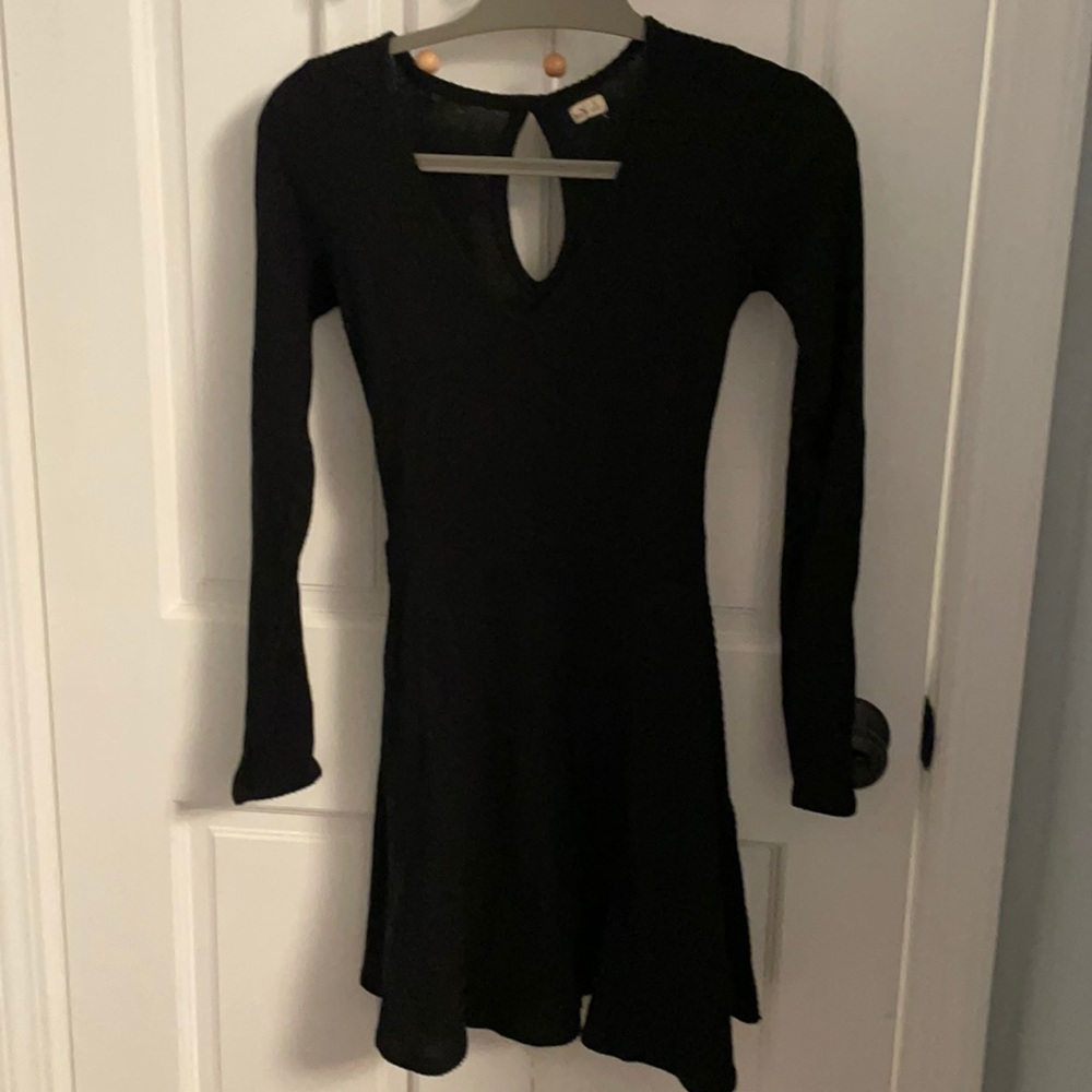 Keyhole back long sleeve dress